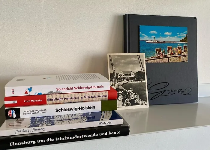 Strandblick Mit Strandkorb & Fahrraedern