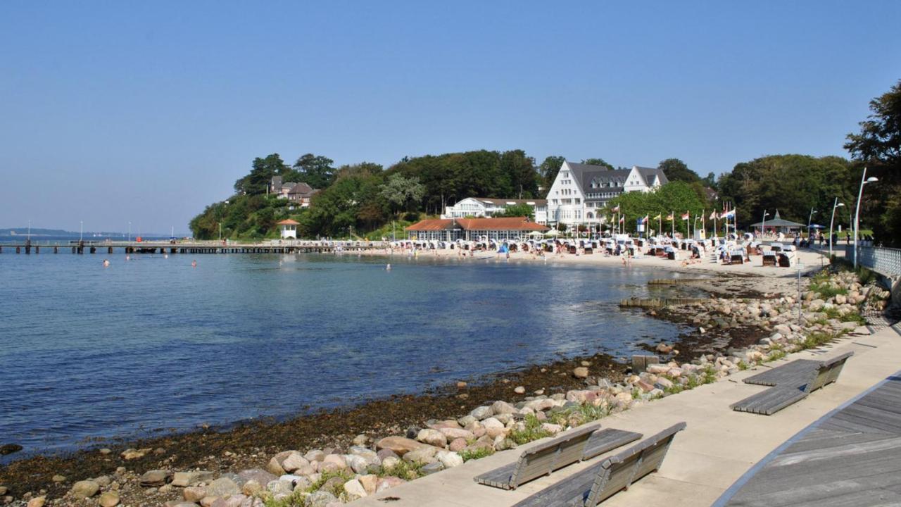 Strandblick Mit Strandkorb & Fahrraedern