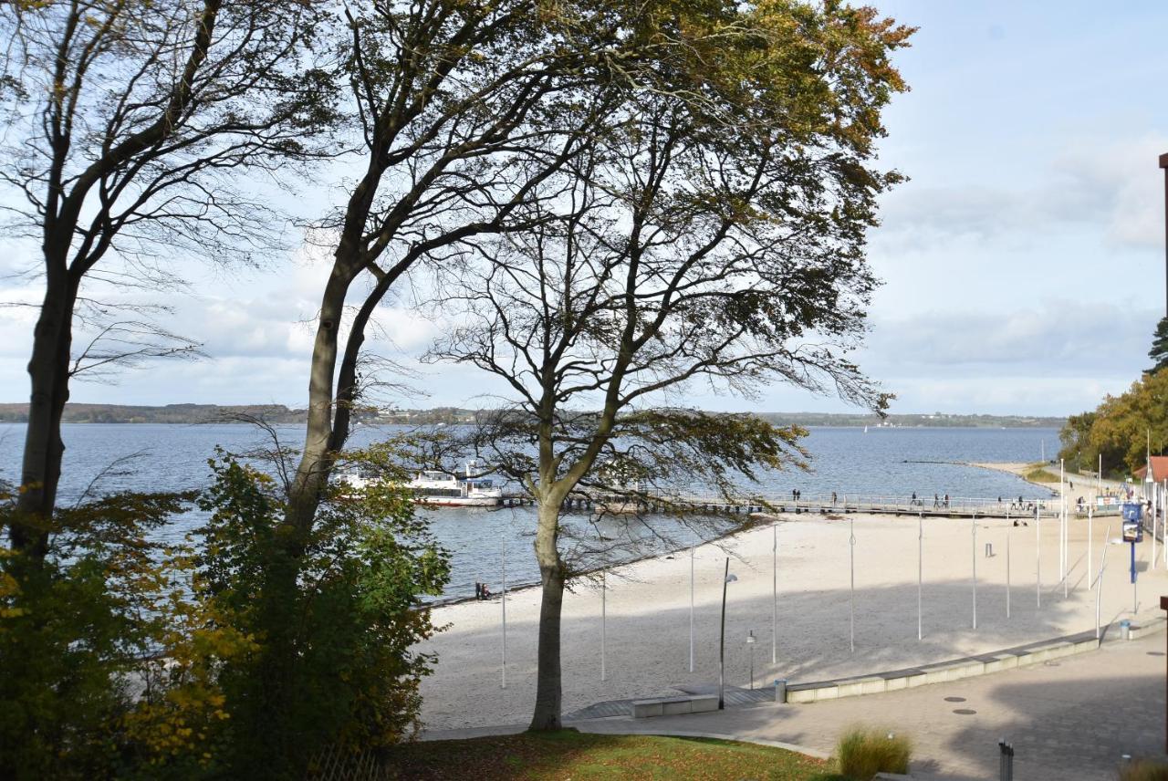 Strandblick Mit Strandkorb & Fahrraedern * Gluecksburg