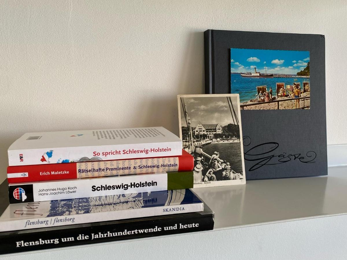 Strandblick Mit Strandkorb & Fahrraedern